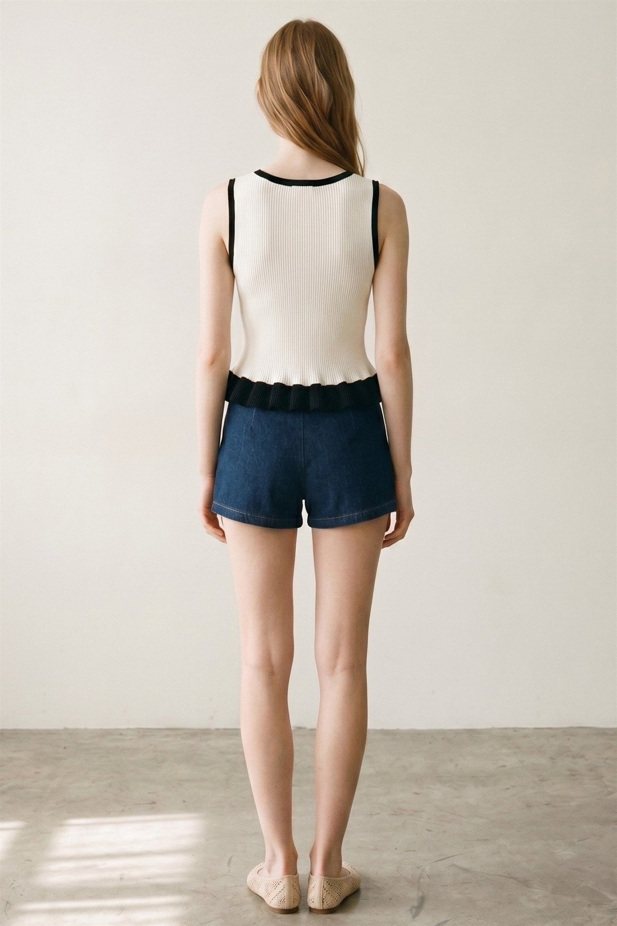 Contrast Ruffle Pointed Hem Knit Top